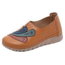 Cargar imagen en el visor de la galería, New Retro Women&#39;s Slip-on Comfortable Thick Sole Lazy Shoes
