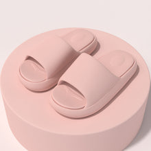 Cargar imagen en el visor de la galería, 2022 Nuevas Zapatillas De Pareja Tendencia De Zapatillas De Casa De Fondo Grueso
