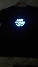 Cargar imagen en el visor de la galería, Iron Man LED Reactor camiseta ligera
